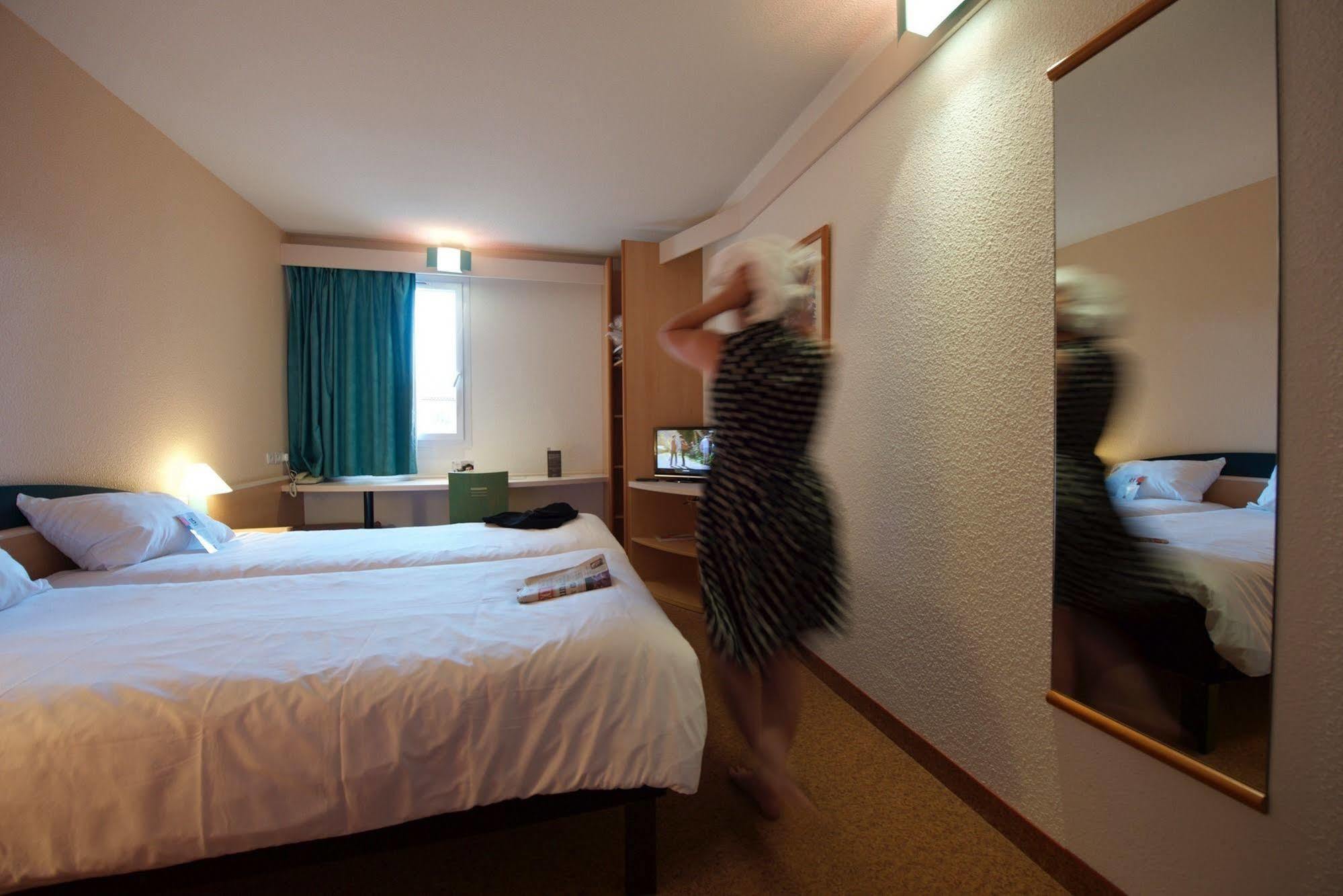 Ibis Albi Hotel Bagian luar foto